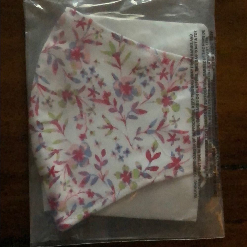 Bundle New Draper James Face Mask & Ipsy Mask - Picture 6 of 6